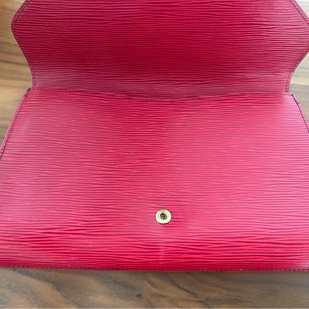 Louis Vuitton Art Deco Red Epi Envelope Clutch - Picture 6 of 16